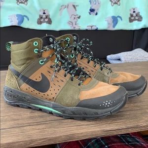 Nike ACG Boot